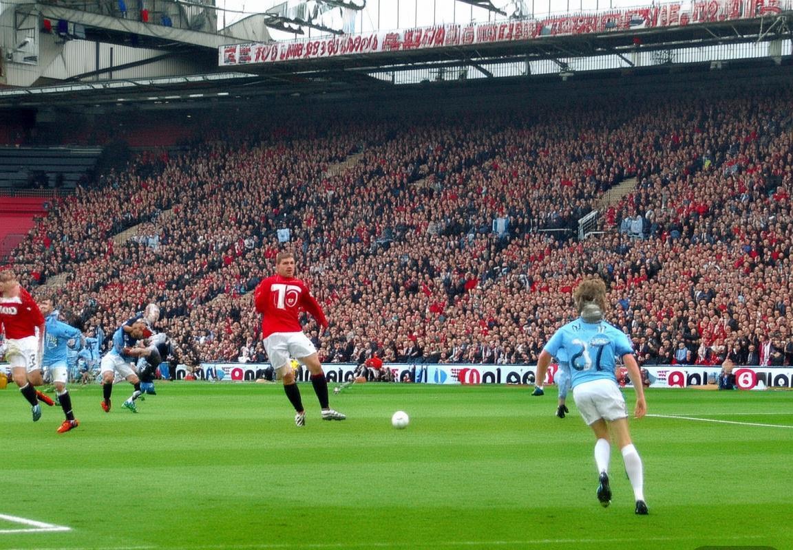 2008年曼联曼城英超巅峰对决：激情绿茵战记(图1)